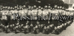 2 Giugno 1956 i paracadutisti con cmp 53 “attenti a sinistra” - Passione Folgore
