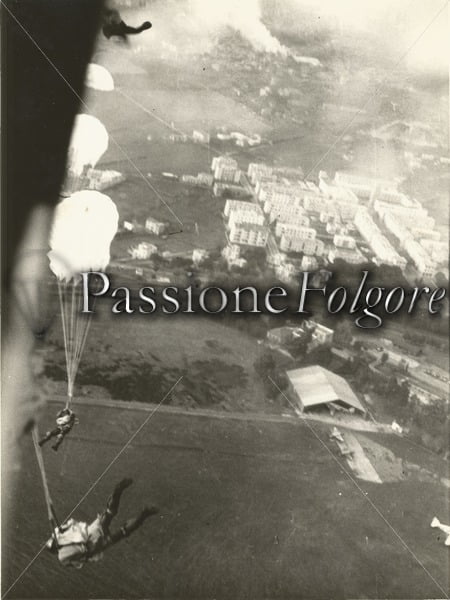 Lanci sopra la zona atterraggio di Guidonia (anni ’50) - Passione Folgore