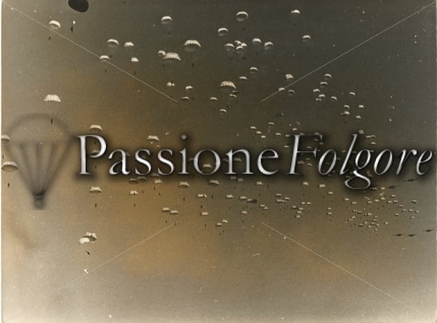 LANCIO DI GUERRA DA 300 mt. – Roma Fiumicino 13 Giugno 1956 - Passione Folgore