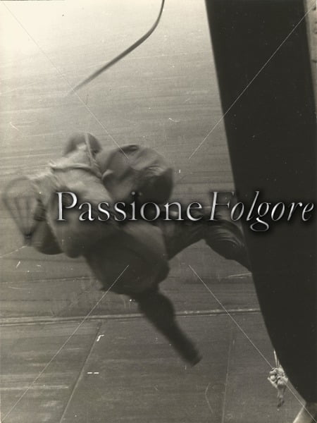 USCITA SCOMPOSTA  DI PARACADUTISTA DA C-119 FAIRCHILD (1956) - Passione Folgore