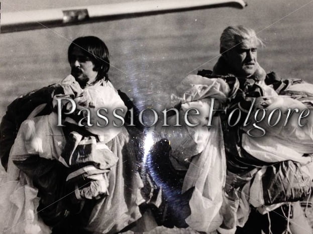 GAETANO ARGENTO con il figlio GUIDO ARGENTO in lanci ritardati. - Passione Folgore